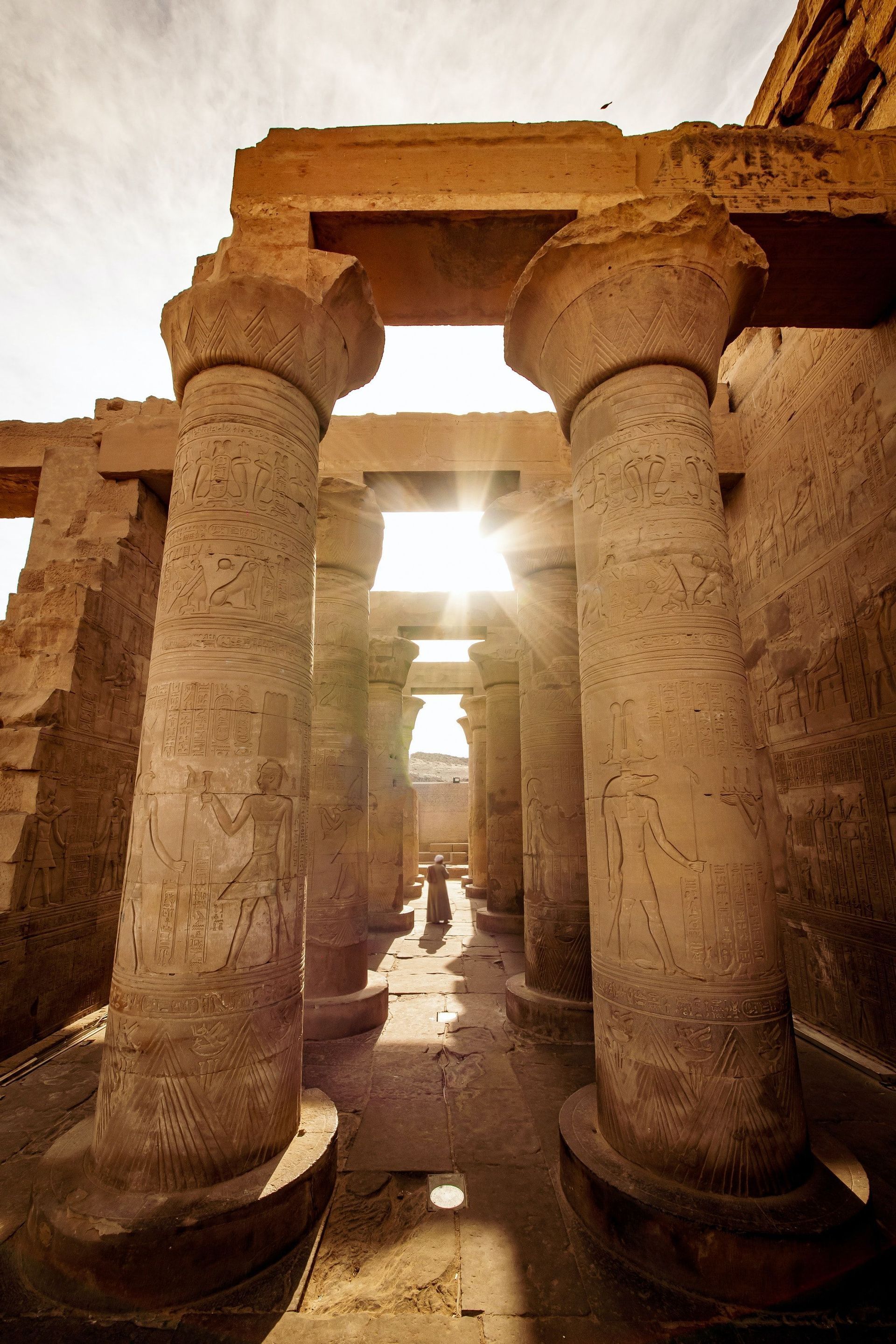 Viaja en grupo con gente de tu edad con WeRoad y descubre Egipto de las pirámides al valle de los reyes
