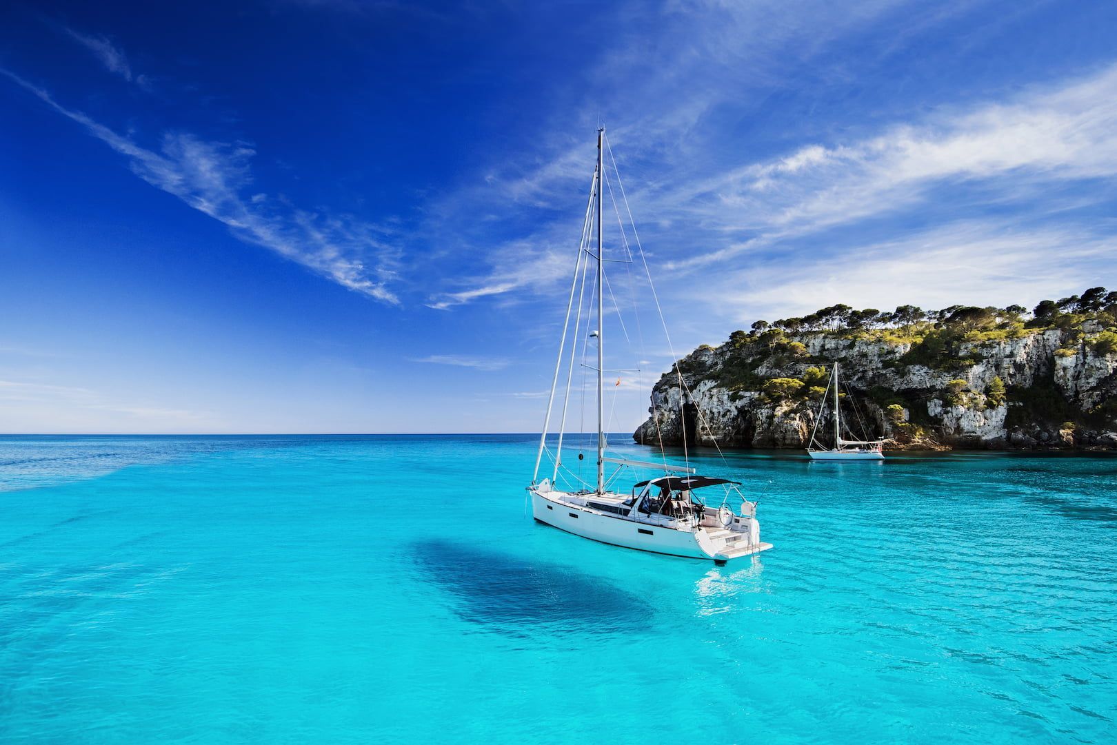 Curioso di salpare per le isole del Mediterraneo e la costa turca e vivere la vita da mare? Fatti un WeRoad Sail Adventure e vivi la tua estate in barca a vela.