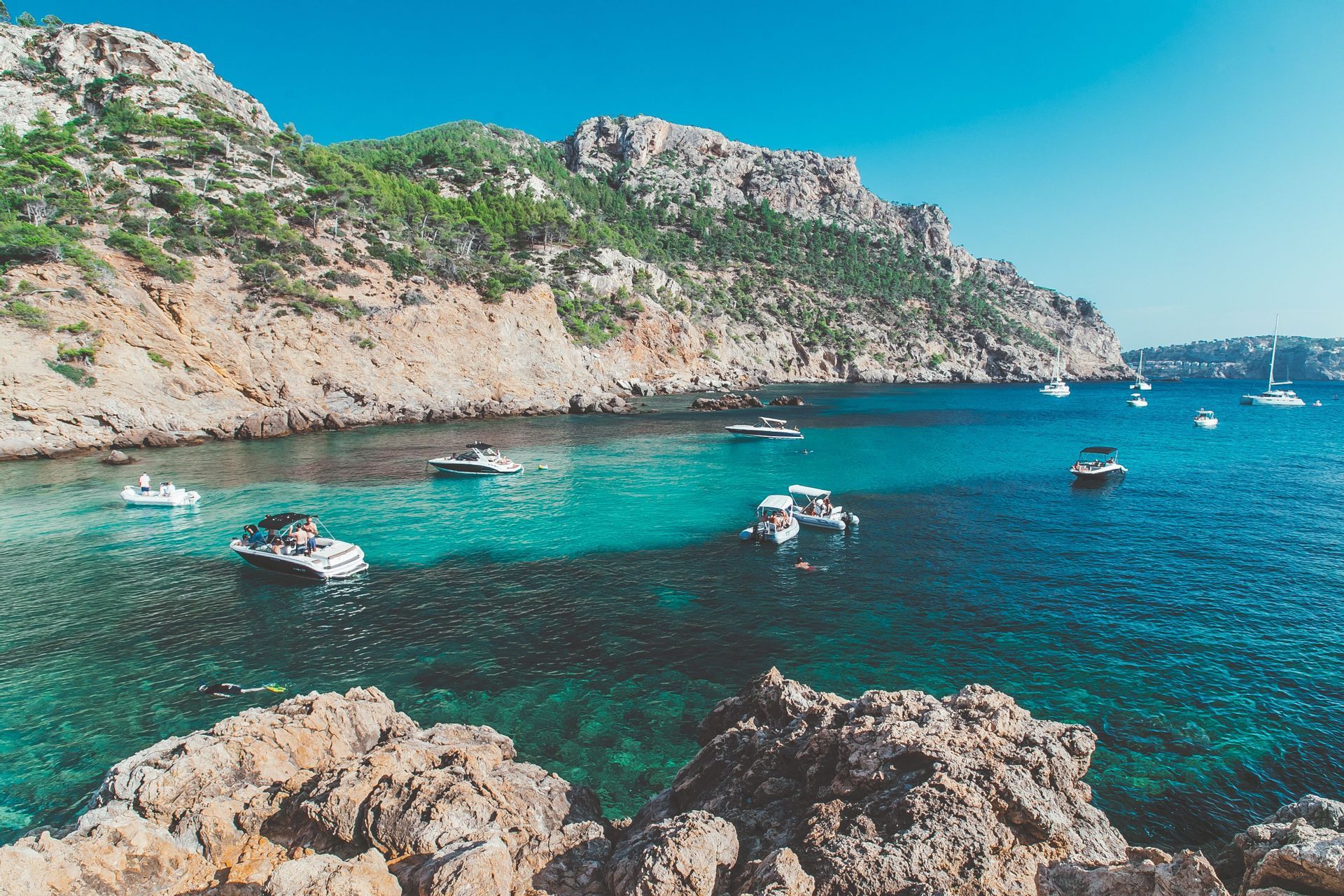Viaja en grupo con WeRoad con gente de tu edad y descubre Mallorca y Cabrera en velero