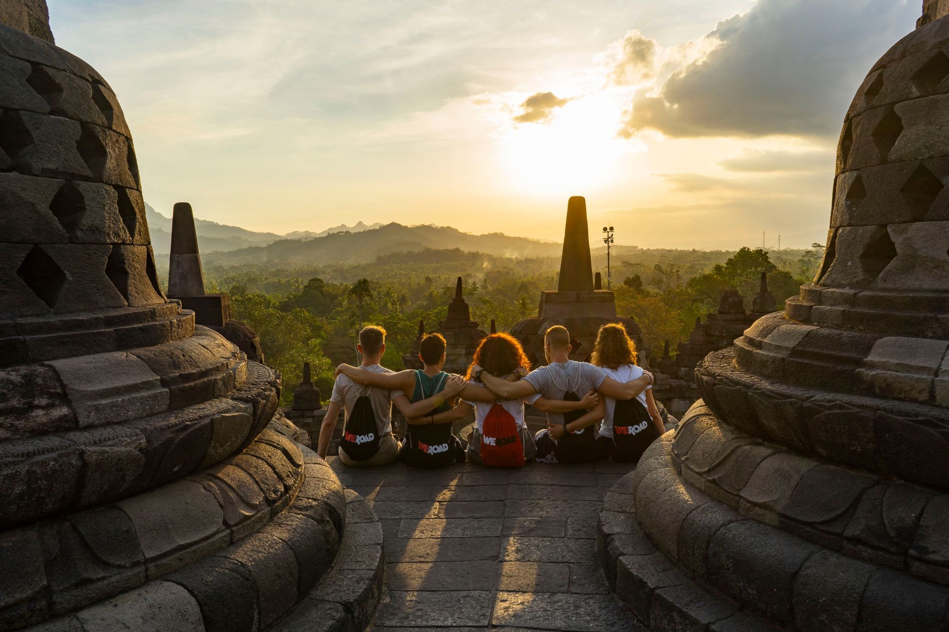 indonesia-tempio-borobudur-tramonto-agosto-estate.jpg