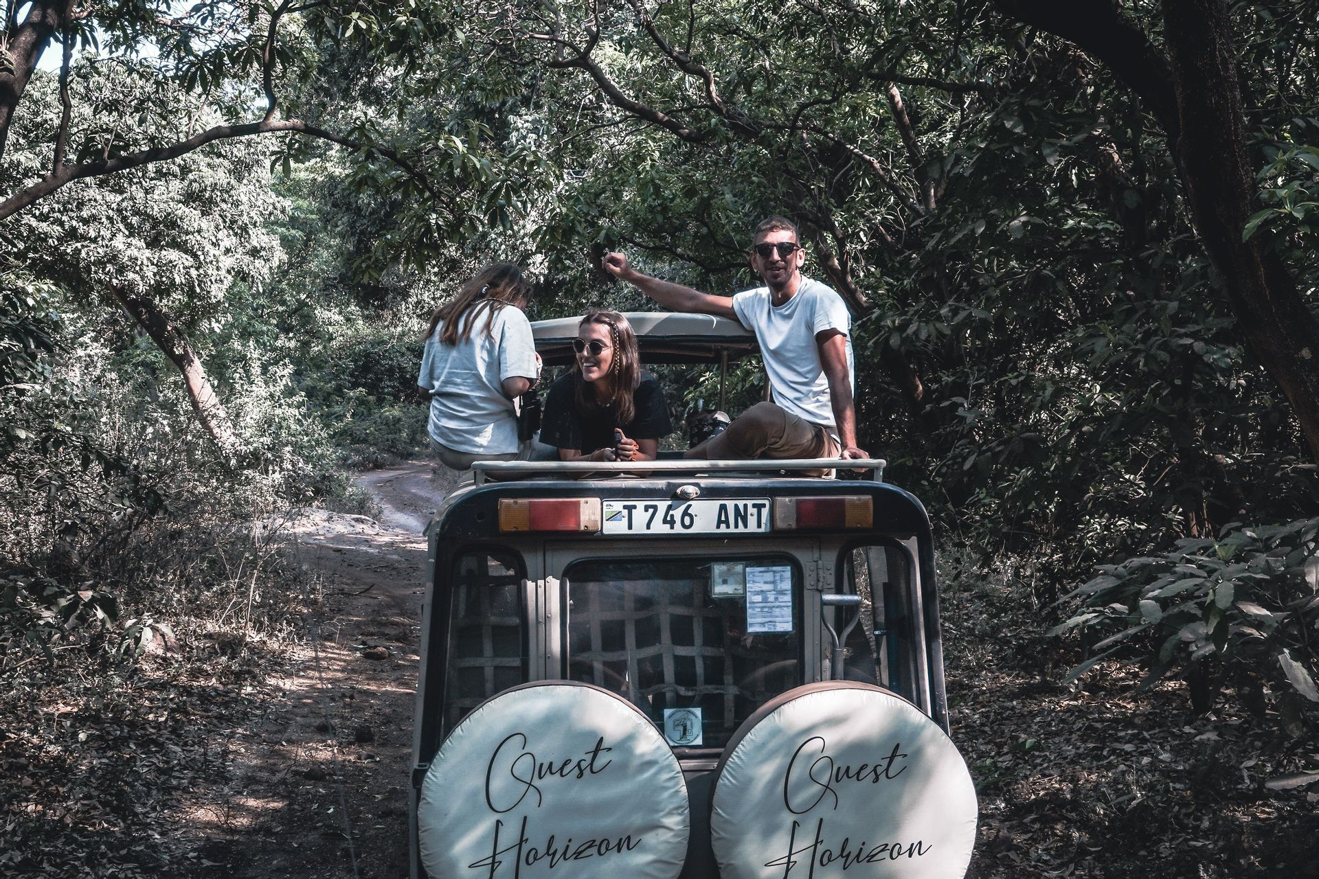 tanzania-avventura-jeep-safari-estate.jpeg