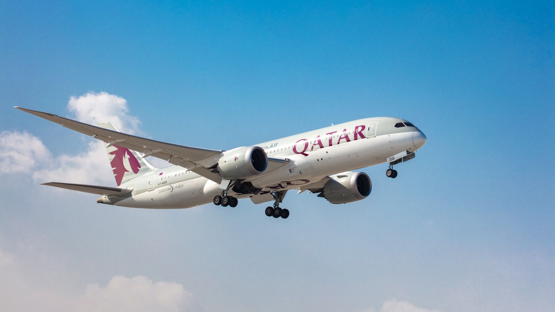 can i travel on qatar airways unvaccinated