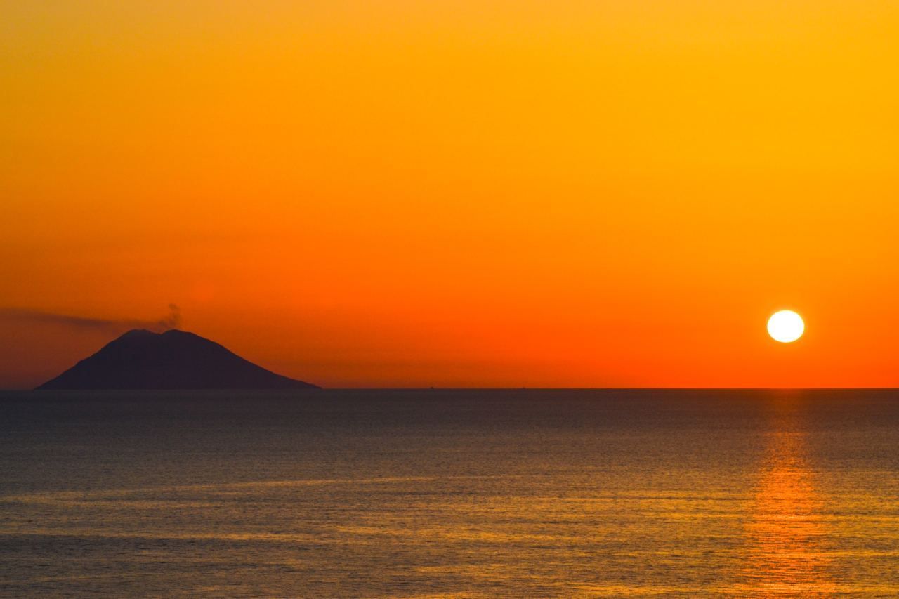 aeolian-islands-sicily-stromboli-sunset.jpg