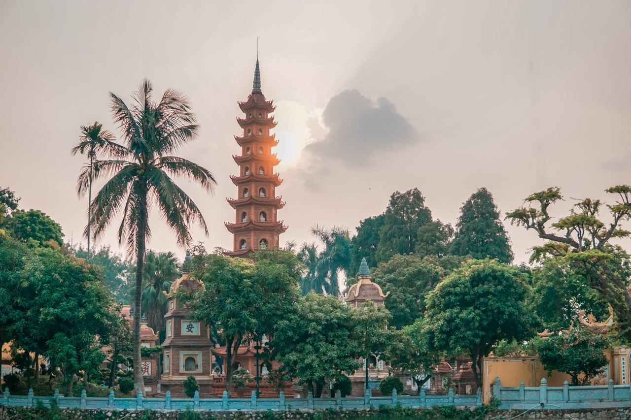 anh-hoang-hanoi-pagoda-vietnam.jpeg
