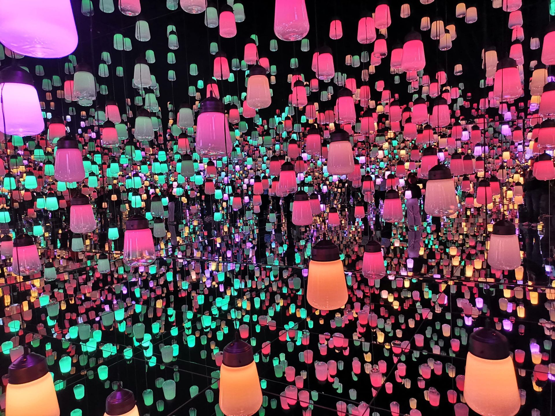 tokyo-digital-museum-lamps-mori-japan.jpg