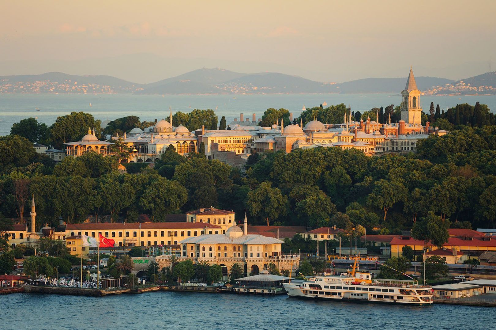 trip-adventure-explore-turkey-istanbul-sea.jpg