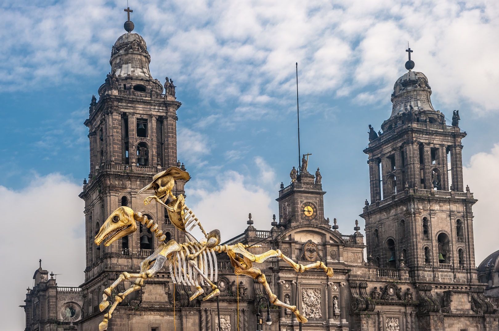 mexico-city-cathedral-monument