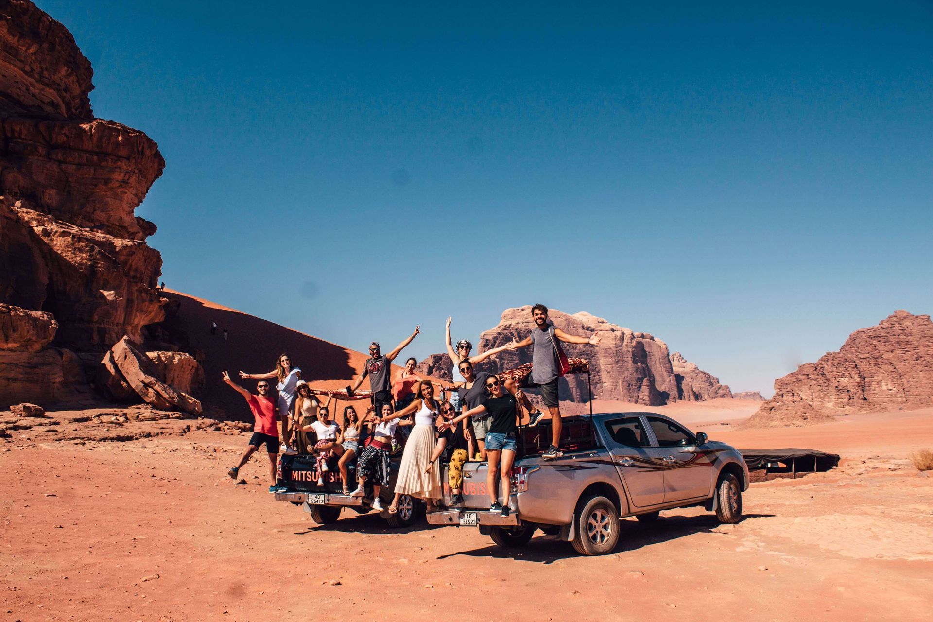 travel-adventure-group-weroad-trip-jordan-desert-wadi-rum-people.jpg
