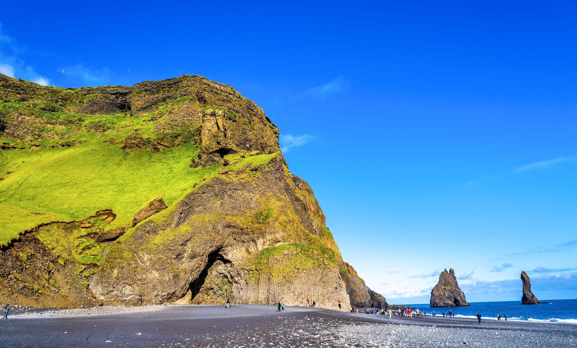 travel-beach-black-reynisfjara-iceland-discover.jpeg