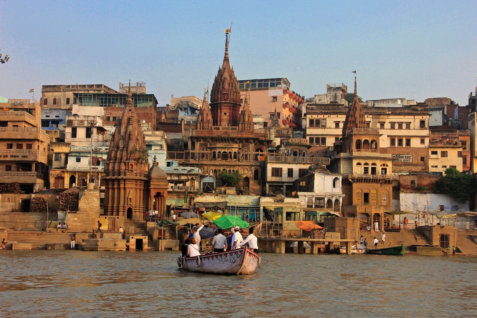 India-city-monuments-lake-boat.jpg