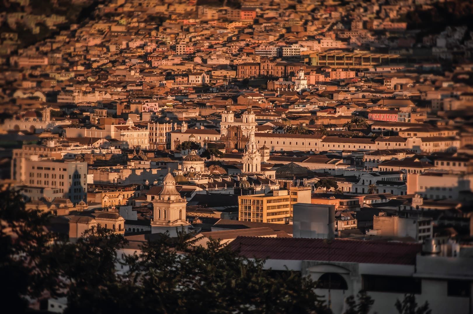 Quito-Panoramic-old-town-2.jpg