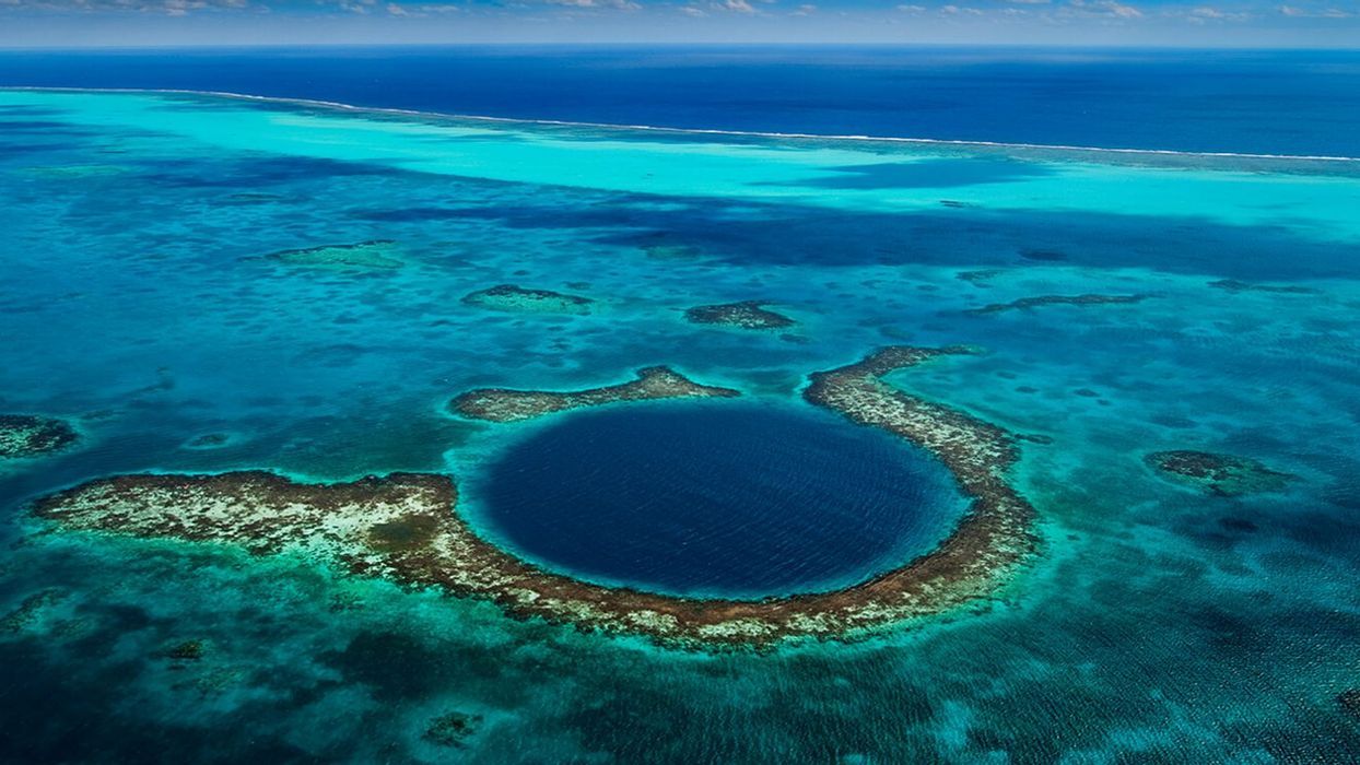 Belize 360°: Maya temples, Caribbean beaches, and Blue Hole