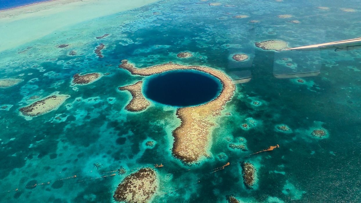 Belize 360°: Maya temples, Caribbean beaches, and Blue Hole
