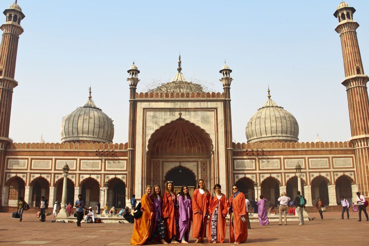 India-agra-group-traditional-dresses