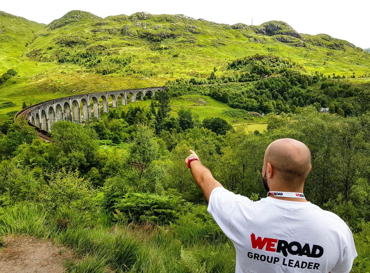 travel-scotland-train-group-trip-weroad