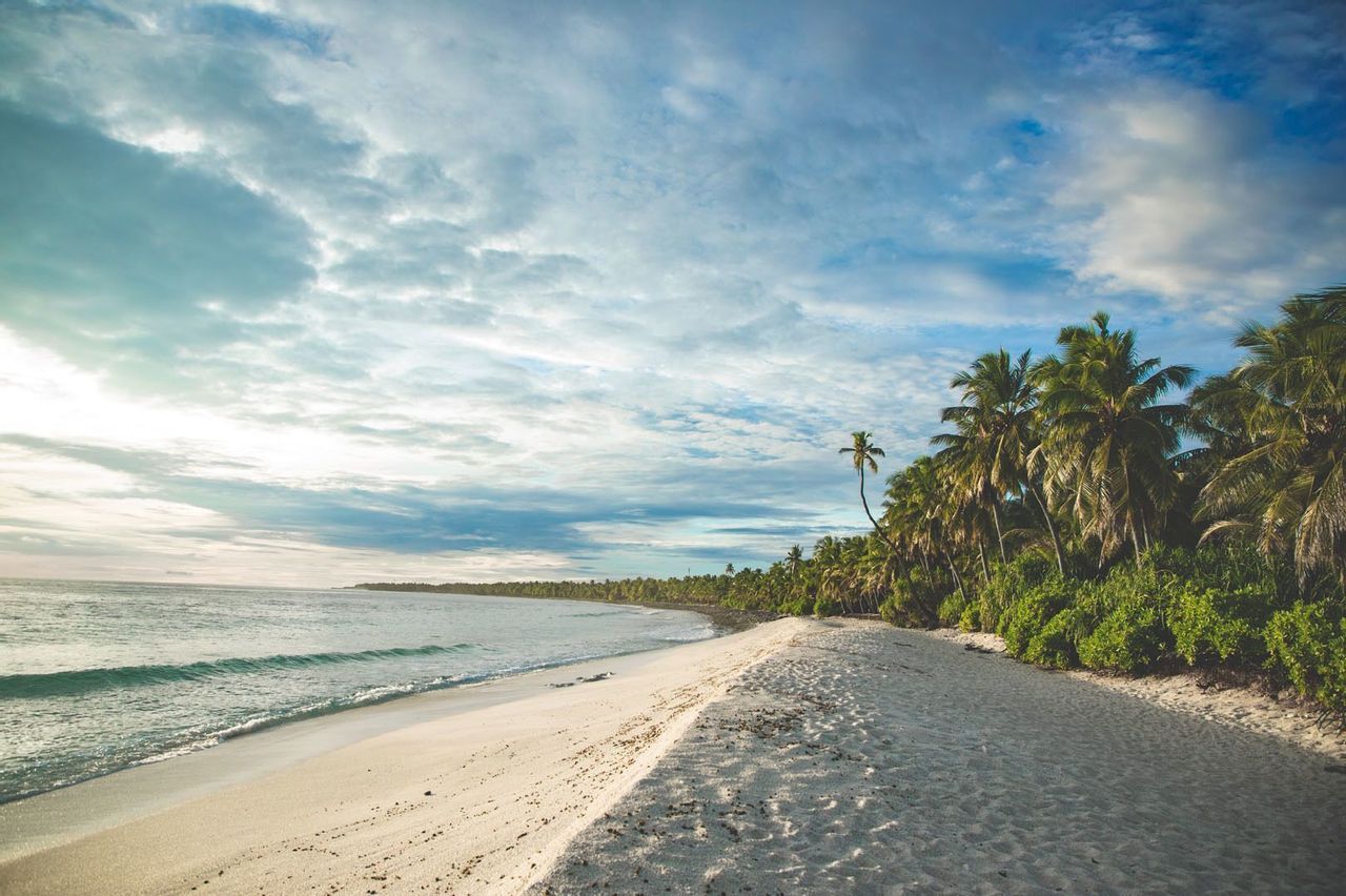 Maldive-sea-beach-summer-holiday
