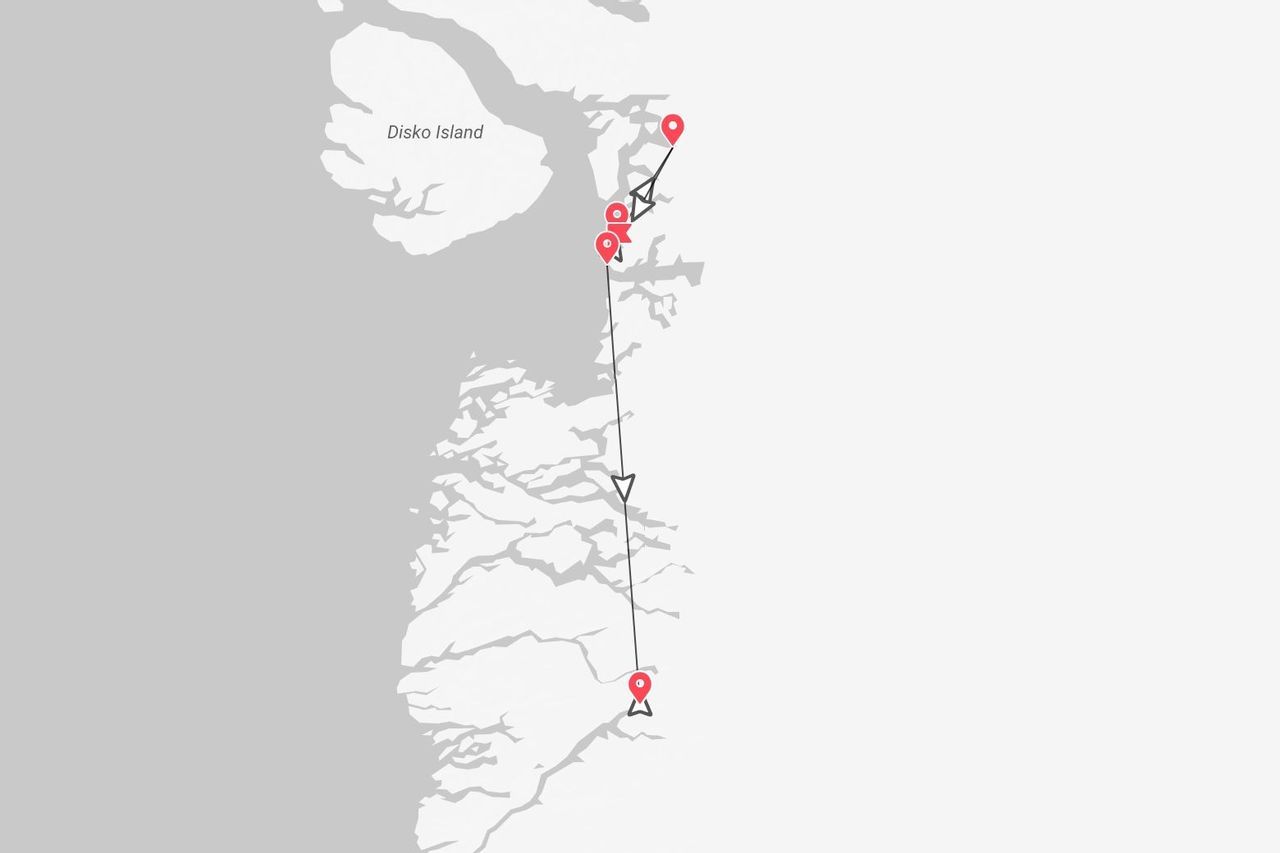 Una mappa stilizzata che mostra un itinerario di viaggio con punti di interesse lungo la costa, mettendo in evidenza l'Isola di Disko.
