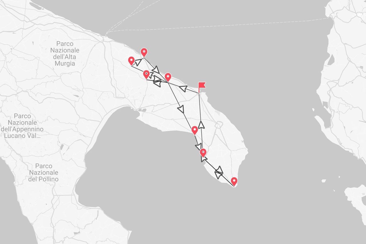 Une carte d'itinéraire de voyage montrant un parcours avec des étapes à travers la région des Pouilles, dans le sud de l'Italie.