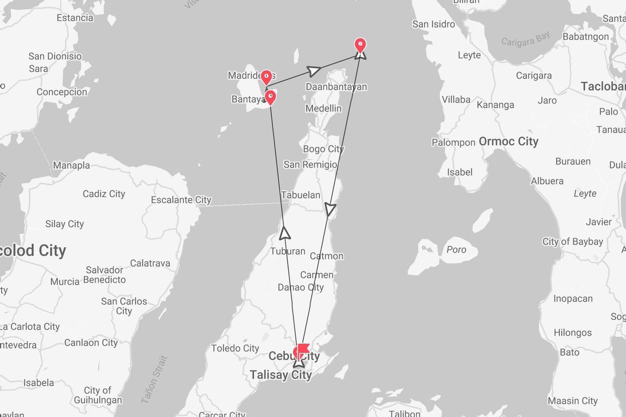 Un mapa en escala de grises de Filipinas mostrando una ruta de viaje conectando la Ciudad de Cebú, Tuburan, Bantayan y Daanbantayan.