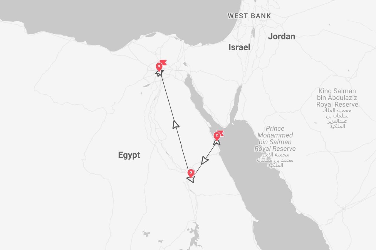 Un mapa que muestra un itinerario de viaje triangular en Egipto, con paradas marcadas en el norte, sur y en la península del Sinaí.