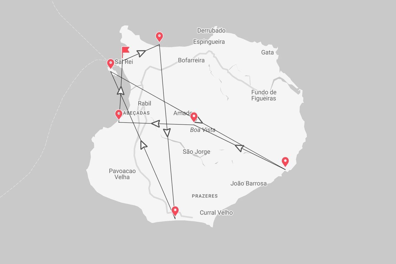 Un mapa estilizado de una isla que muestra una ruta de viaje con marcadores en lugares como Sal Rei, Rabil y Curral Velho.