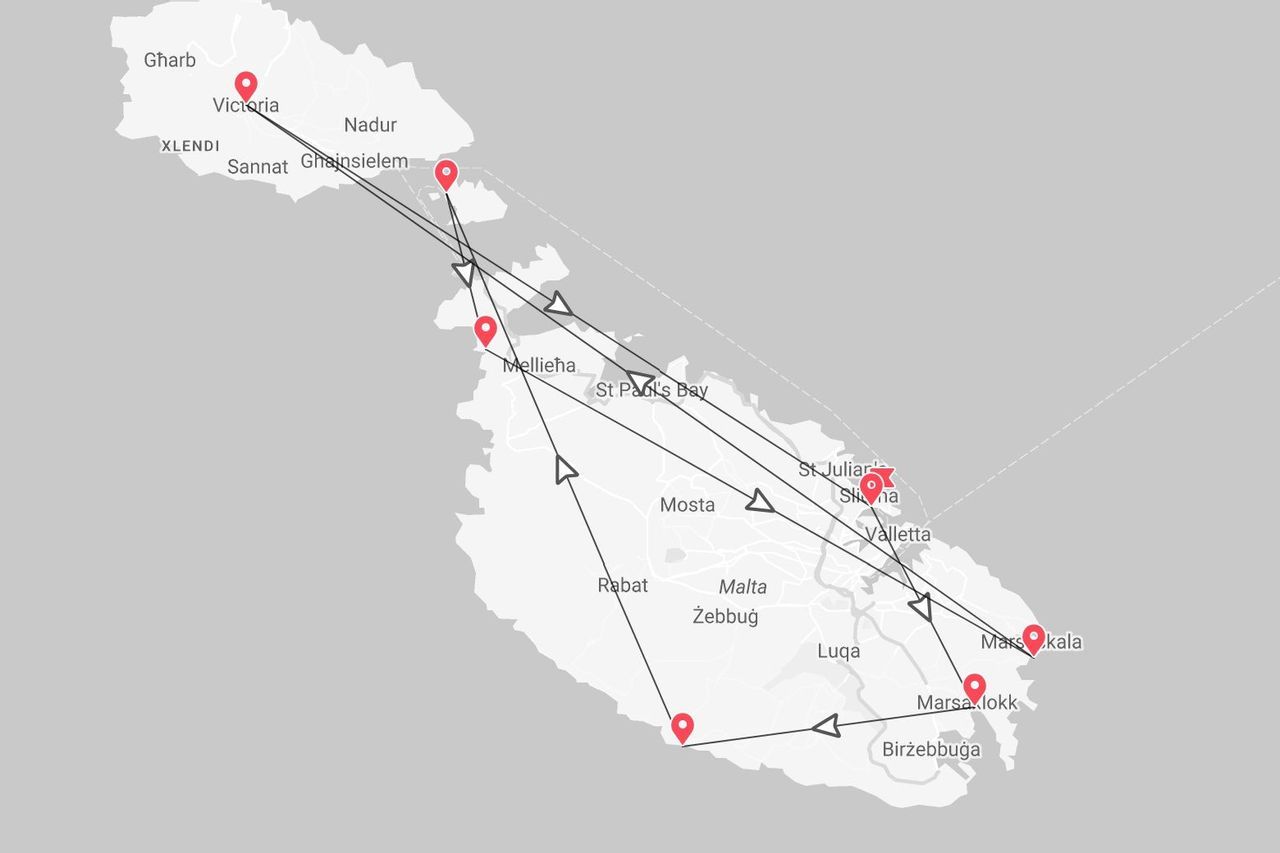 Un mapa de Malta y Gozo que muestra una ruta de viaje con líneas y marcadores conectando ciudades como La Valeta, St Julian's y Victoria.