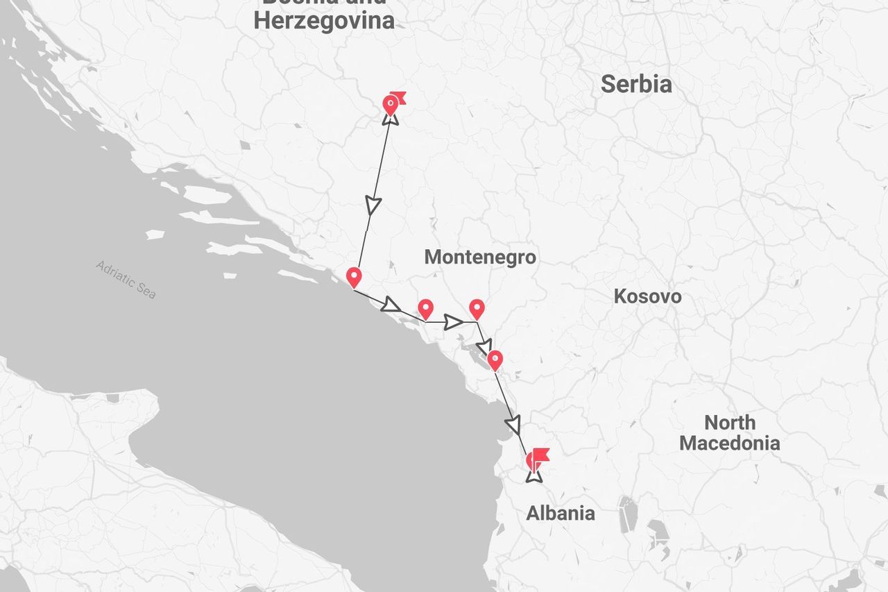 Un mapa que muestra un itinerario de viaje que comienza en Bosnia y Herzegovina, pasa por Montenegro y termina en Albania.