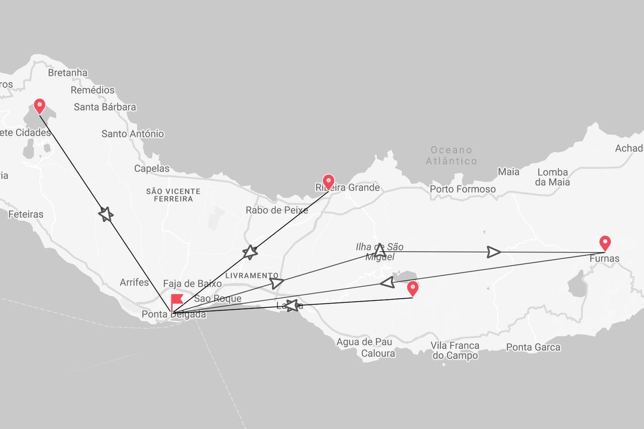 Una mappa dell'isola di São Miguel che mostra un itinerario di viaggio con segnaposto su località come Ponta Delgada, Sete Cidades e Furnas.
