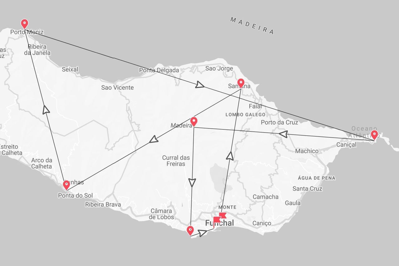 Mappa di Madeira con itinerario di viaggio che collega località come Funchal, Porto Moniz e Santana, con linee e segnaposto.