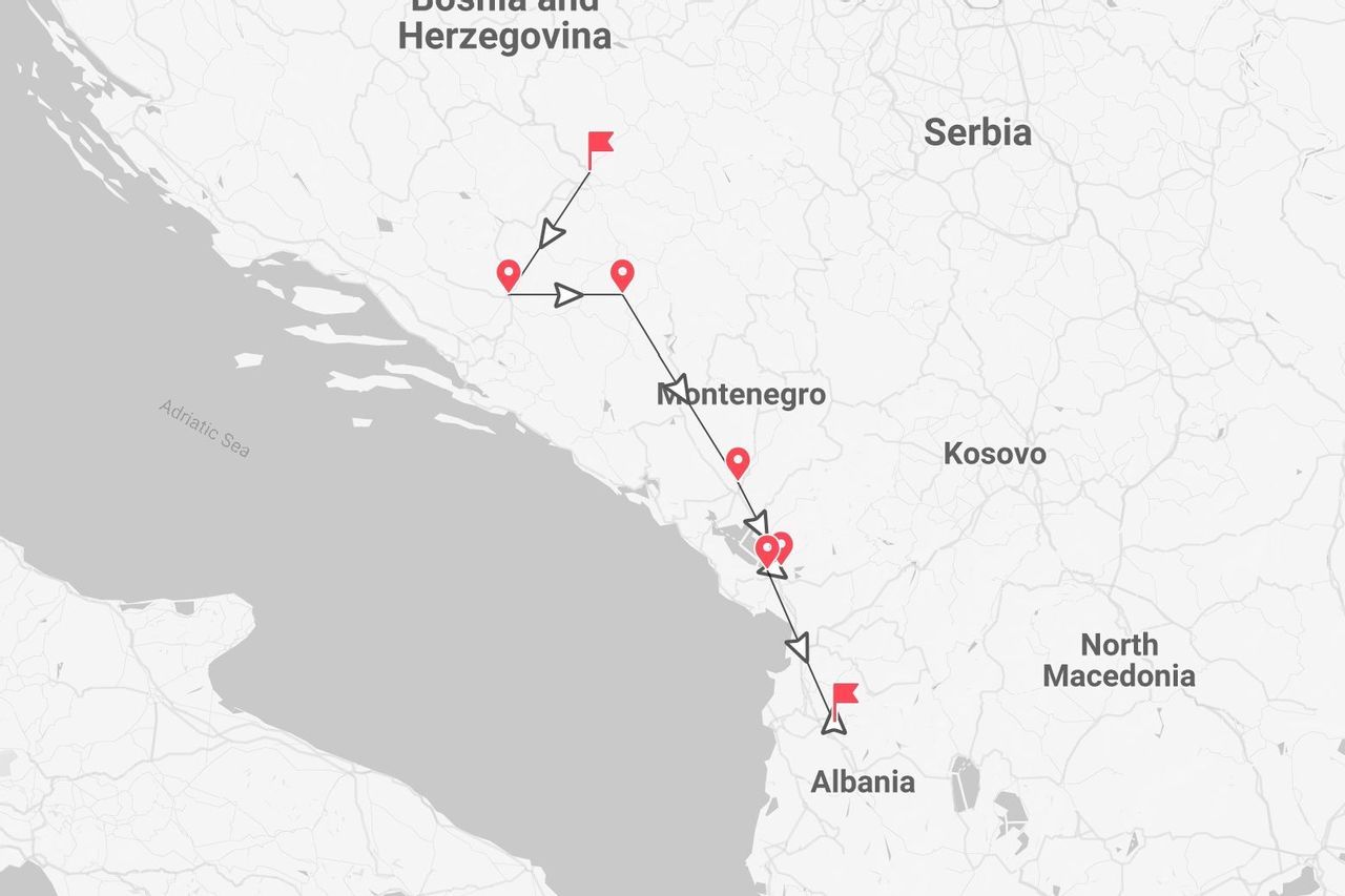 Una mappa che mostra un itinerario di viaggio che inizia in Bosnia-Erzegovina, attraversa il Montenegro e termina in Albania.