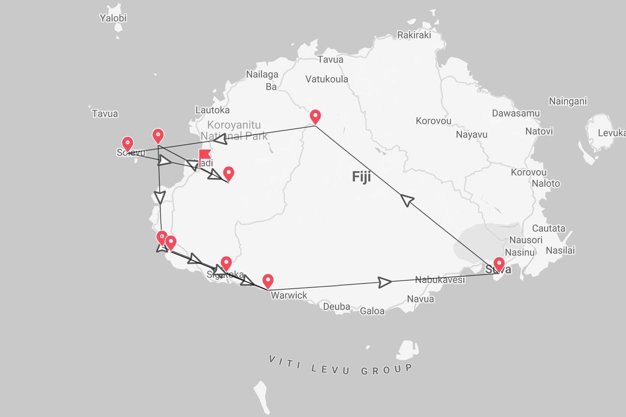 Mappa di un itinerario di viaggio intorno all'isola di Viti Levu nelle Fiji, con tappe segnate tra cui Nadi e Suva.