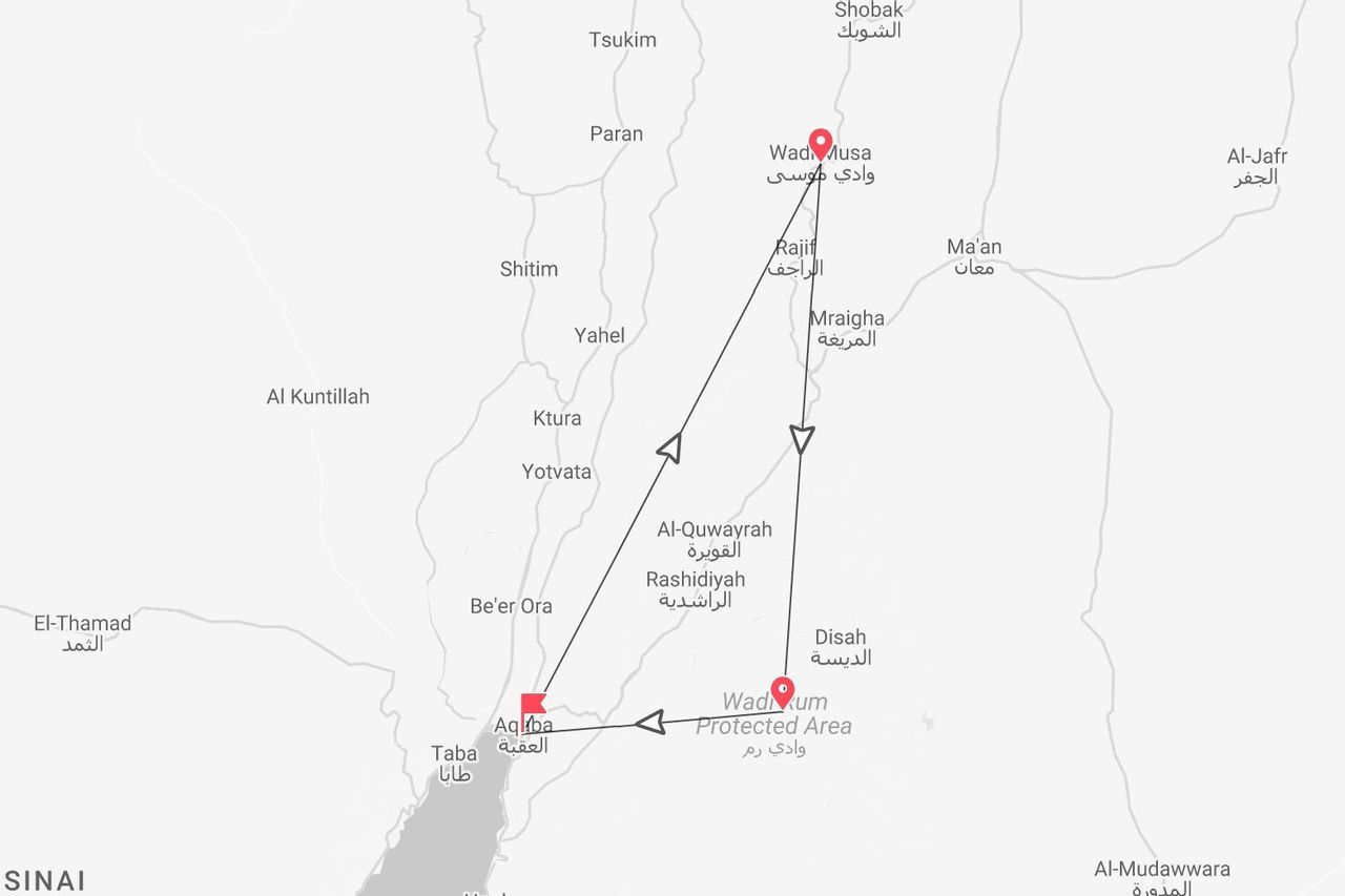 Una mappa che mostra un itinerario di viaggio in Giordania, che collega le località di Wadi Musa, l'Area Protetta di Wadi Rum e Aqaba.