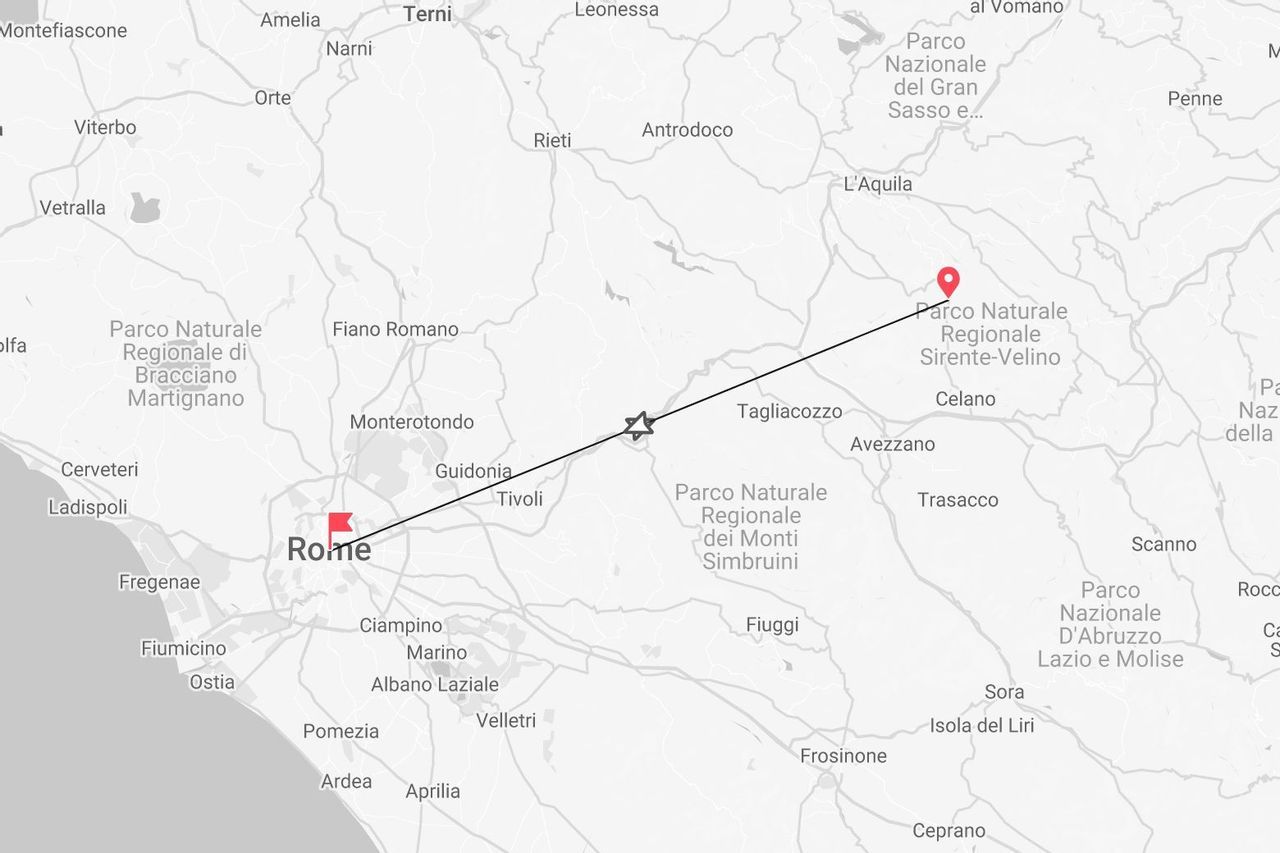 Mappa di un itinerario di viaggio da Roma al Parco Naturale Regionale Sirente-Velino in Italia.