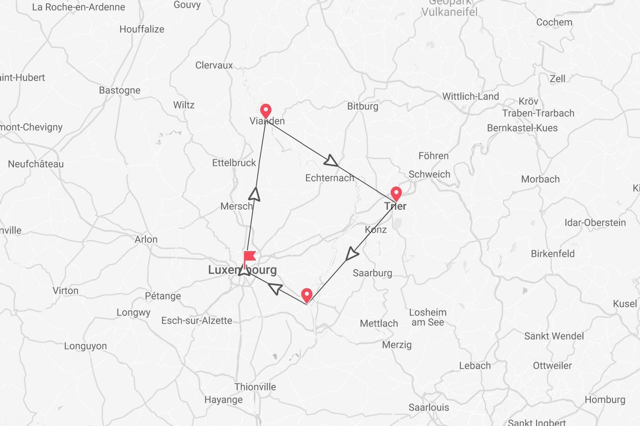 Una mappa che mostra un itinerario di viaggio in Lussemburgo e Germania, con tappe a Lussemburgo città, Vianden e Treviri.