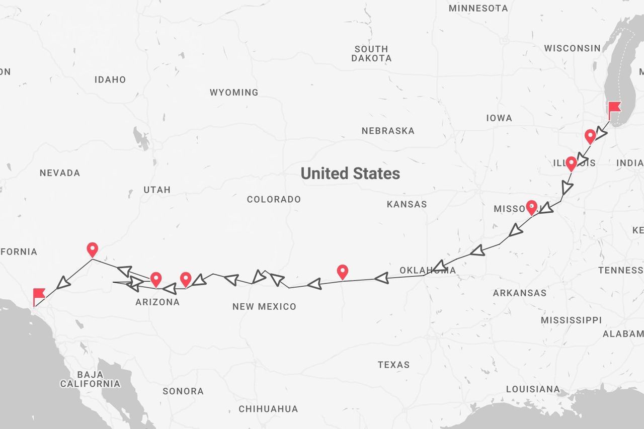 Una mappa degli Stati Uniti che traccia un viaggio on the road coast-to-coast dalla California all'Illinois, con le tappe segnate lungo il percorso.