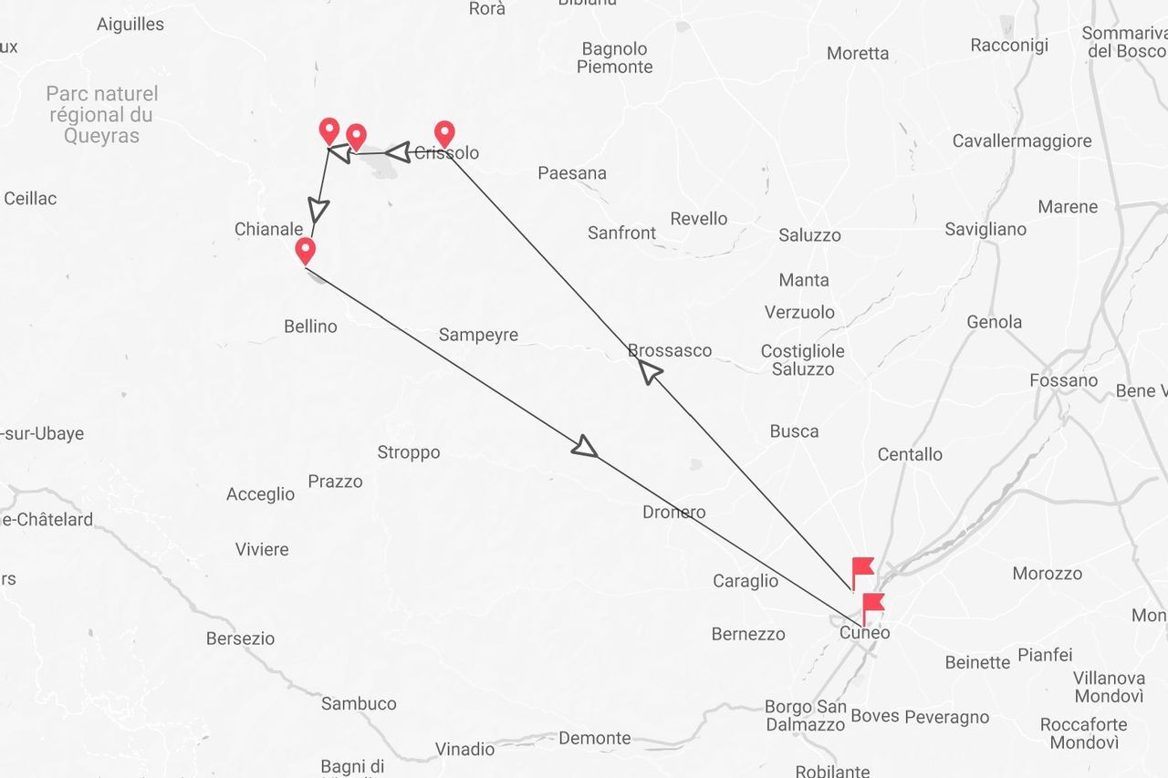 Mappa di un itinerario di viaggio in Italia, da Cuneo ad anello passando per Crissolo e Chianale.