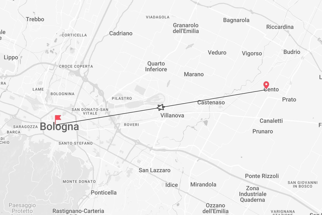 Una mappa in scala di grigi che mostra un percorso tracciato dalla città di Bologna, passando per Villanova e terminando nella città di Cento.