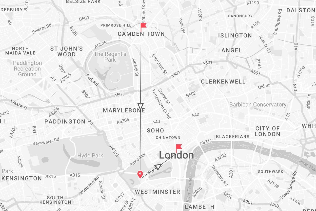 Una mappa di Londra che mostra un percorso con segnaposto, partendo da Camden Town e terminando a Westminster.