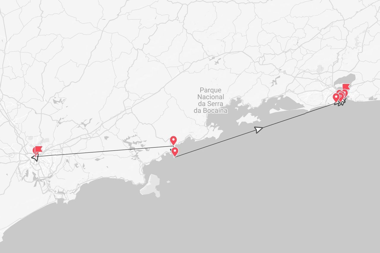 Una mappa stilizzata che illustra un itinerario di viaggio lungo una costa, evidenziando tappe vicino al Parque Nacional da Serra da Bocaina.