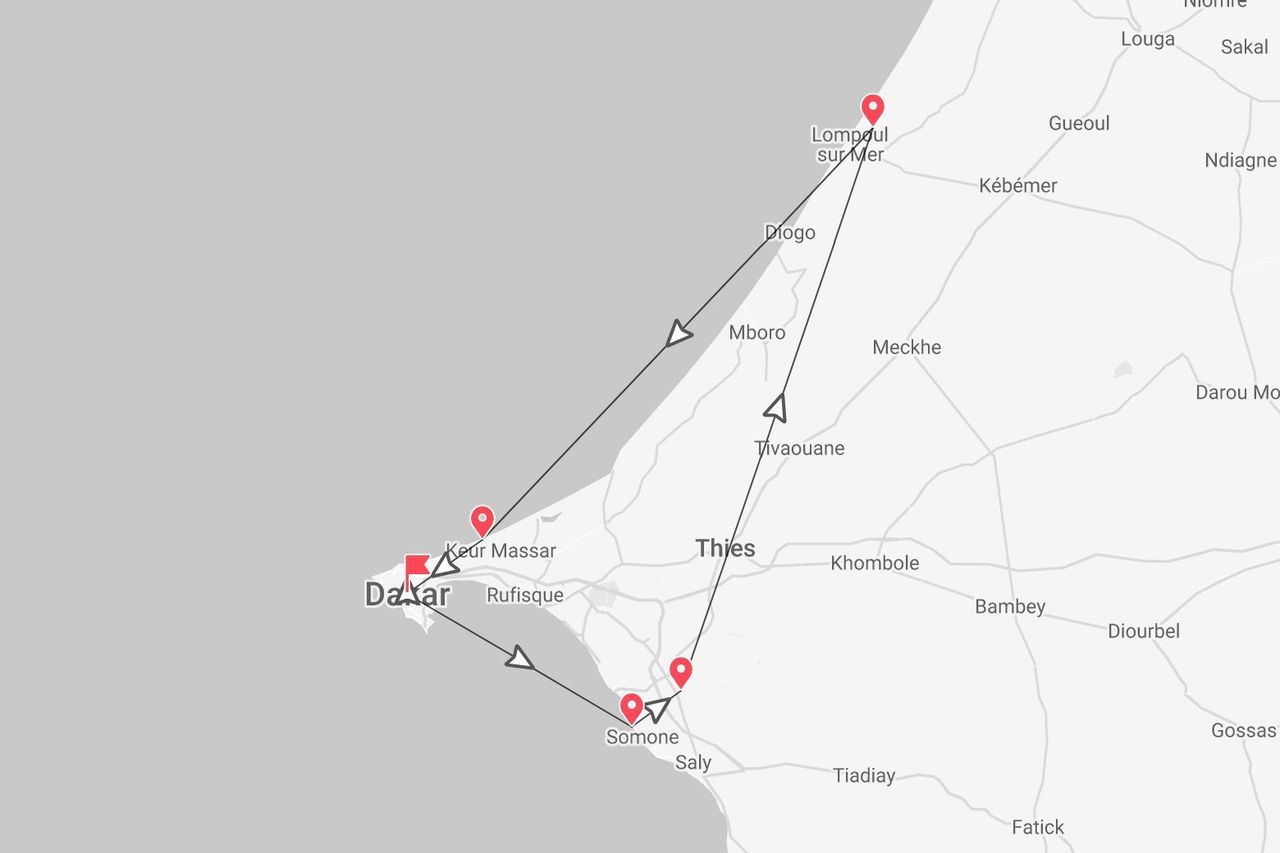 Una mappa che mostra un itinerario di viaggio in Senegal, con un percorso che collega Dakar, Somone, Tivaouane e Lompoul sur Mer.