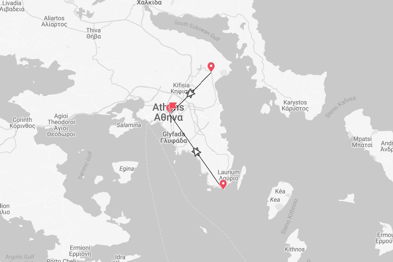 Una mappa in scala di grigi della Grecia che mostra un percorso di viaggio che passa per Atene e termina al porto di Lavrio.