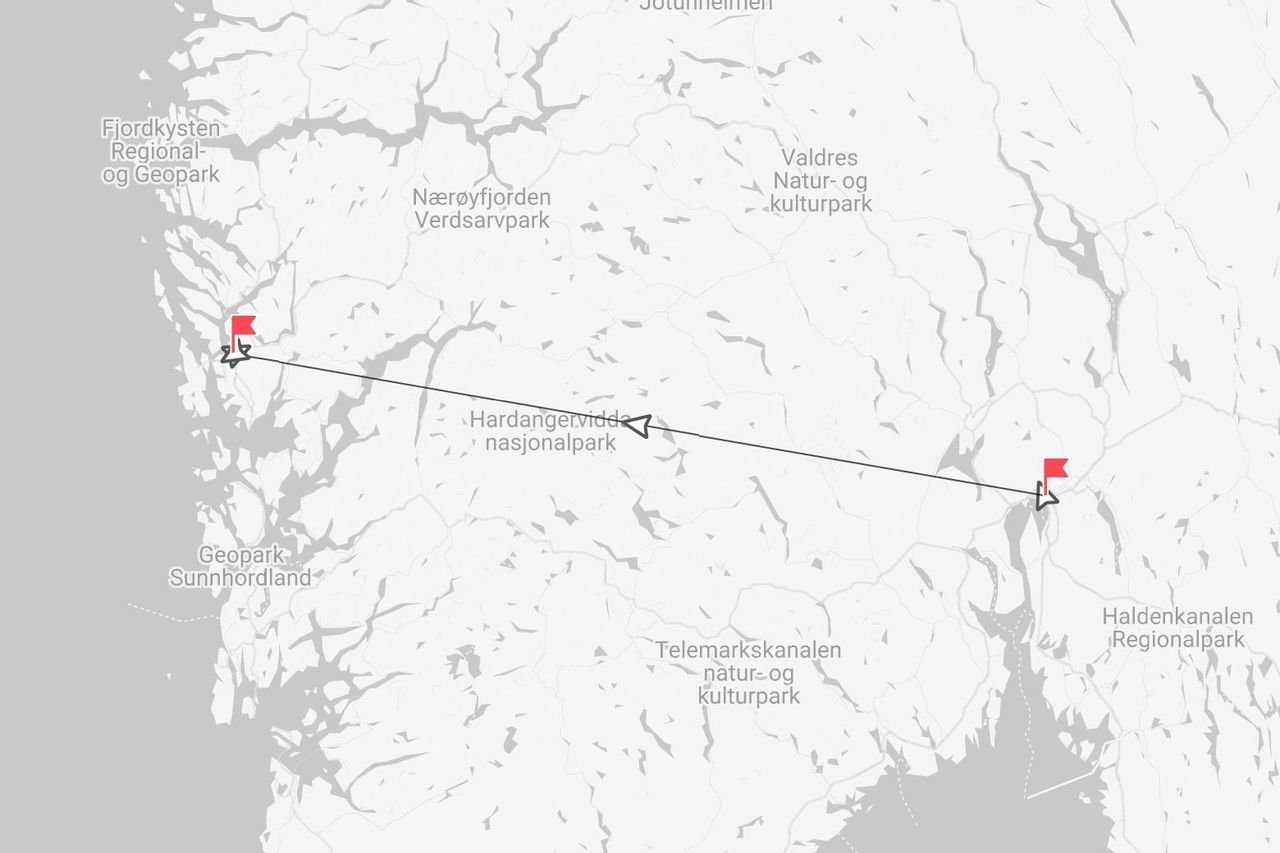 Mappa della Norvegia con un percorso segnato da due puntine rosse che attraversa il Parco nazionale Hardangervidda.