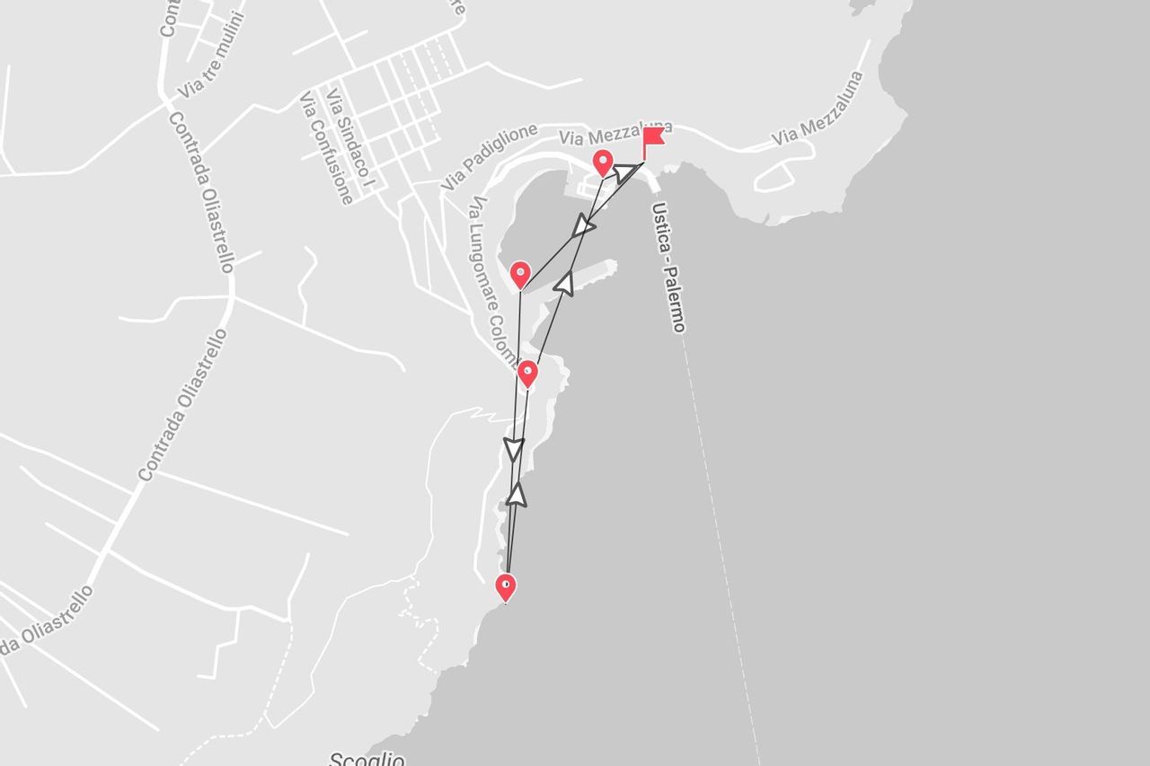 Mappa di un percorso costiero sull'isola di Ustica, con un sentiero tracciato lungo strade come Via Lungomare Colombo e un collegamento in traghetto per Palermo.