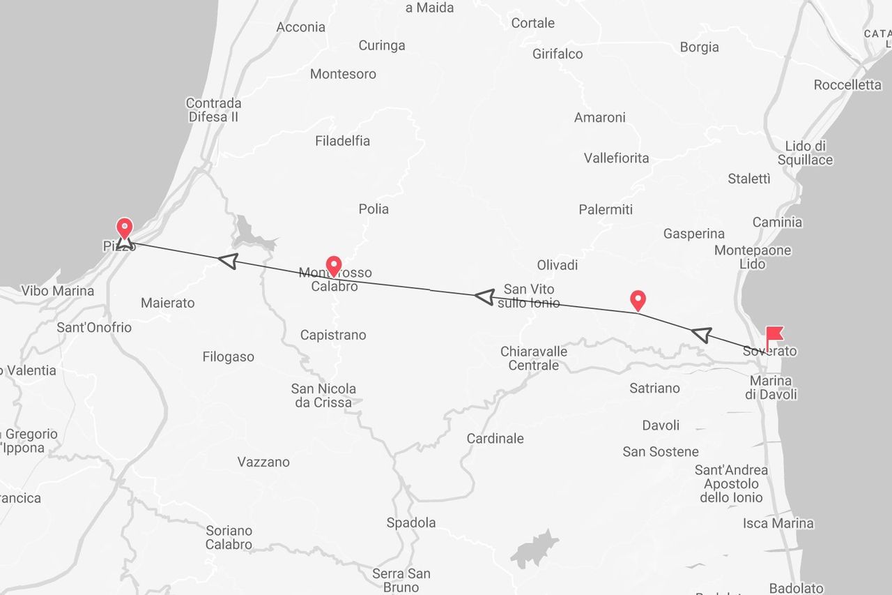 Mappa di un percorso attraverso la Calabria, Italia, con partenza da Pizzo e arrivo a Soverato.