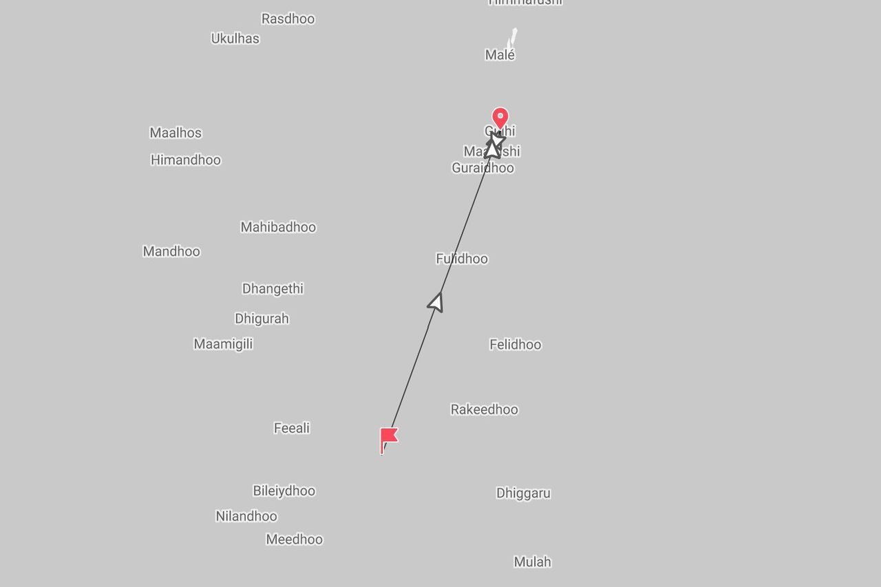 Una mappa digitale che mostra un itinerario di viaggio attraverso le Maldive, toccando isole come Fulidhoo e terminando vicino a Guraidhoo e Malé.