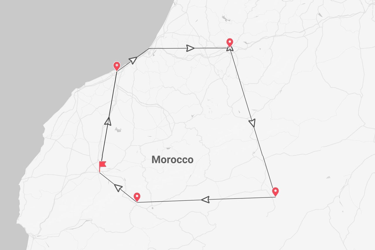 Une carte du Maroc montrant un itinéraire de voyage, avec le tracé marqué par une ligne, des flèches et des épingles de localisation rouges.