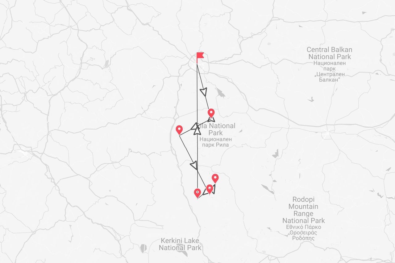 Una mappa che mostra un itinerario di viaggio in Bulgaria, incentrato sul Parco Nazionale di Rila e vicino alla catena montuosa dei Rodopi.