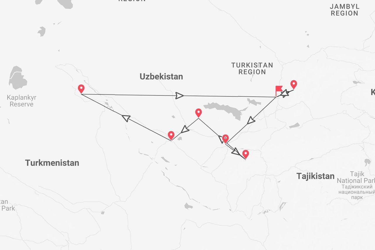 Una mappa di un itinerario di viaggio attraverso l'Uzbekistan, che mostra i punti di interesse e il percorso vicino a Turkmenistan e Tagikistan.