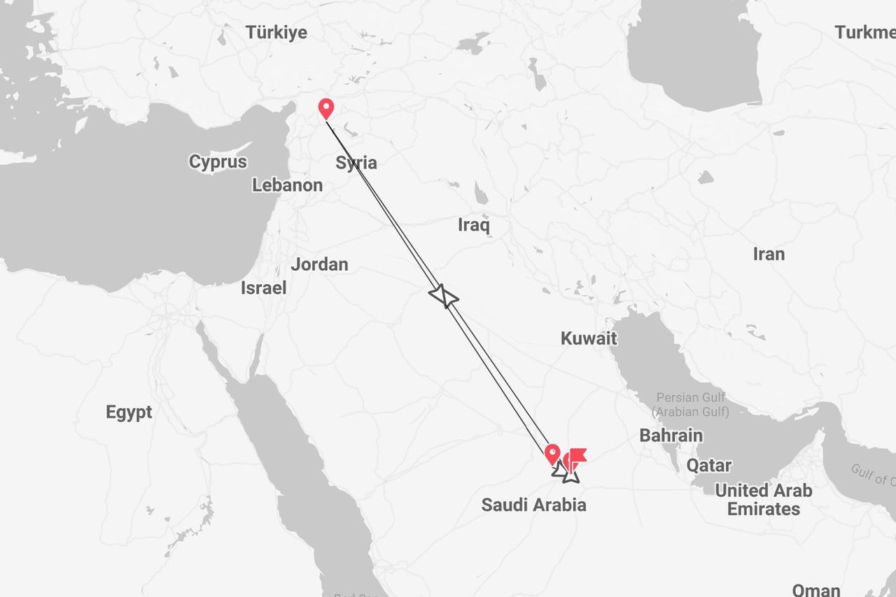 Une carte du Moyen-Orient montrant une trajectoire de vol avec des points de départ et d'arrivée en Syrie et en Arabie Saoudite.