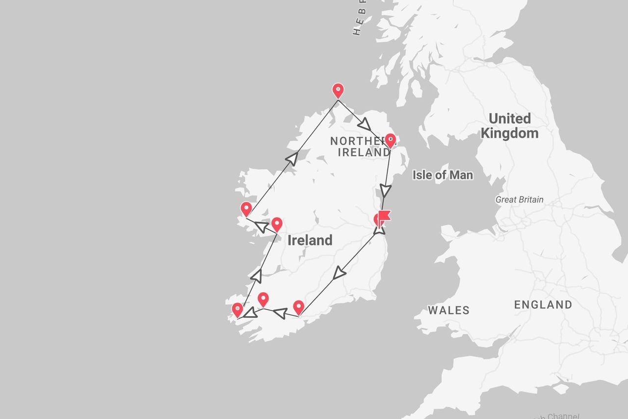 Mapa de un itinerario de viaje por Irlanda e Irlanda del Norte, con la ruta marcada por una línea negra y chinchetas rojas.